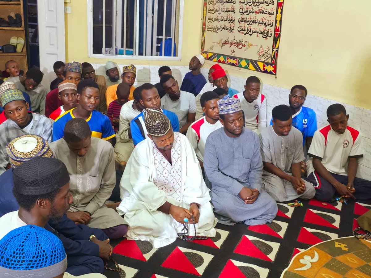 Maidiwanigroup's tweet photo. Alhamdu Lillah
Anraɗa sunan Yarinyar Ɗan'uwa Sayyidi (Muhammad Mika'il (Baba Kademi Kaduna) a Zawiyyar Ahlul Faidhati Mai Diwani Group,  Kaduna. Ansawa Yarinyar Suna SAYYIDA KHADIJATUL KUBRA 
Allah ya bata Albarkar Mai Sunan Allahumma Amin. 
Yau Juma'a, 27/03/2026
Wal Abdu Lillah https://t.co/VjvF1SnPtb