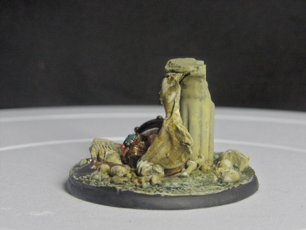 I know I've posted a lot of character models so let's step back and enjoy something simple but still cool, terrain pieces.  This is the Treasure of the Sea King from <a href="/reapermini/">Reaper Miniatures</a>.

<a href="/KujoPainting/">KujoPainting</a> <a href="/Truth_Dragon500/">Alzella, Dragoness of Truth 🕯️</a>
<a href="/Mean_Quivern/">Quivern 🐉 🔥 ❤️🤍🖤</a> <a href="/Banjsanart/">Banj 🔞(Commss open )</a> <a href="/CorpseKings/">Corpse Kings</a>

Remember, it gets better.