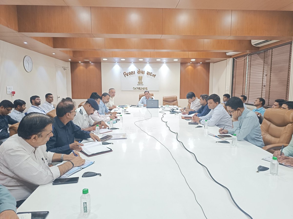 ગુજરાતમાં માનનીય વડાપ્રધાનશ્રીની મુલાકાતને લઈ તૈયારીઓના ભાગરૂપે સમીક્ષા બેઠક યોજી, જરૂરી વ્યવસ્થાઓ અંગે ચર્ચા કરી માર્ગદર્શન આપવામાં આવ્યું.
