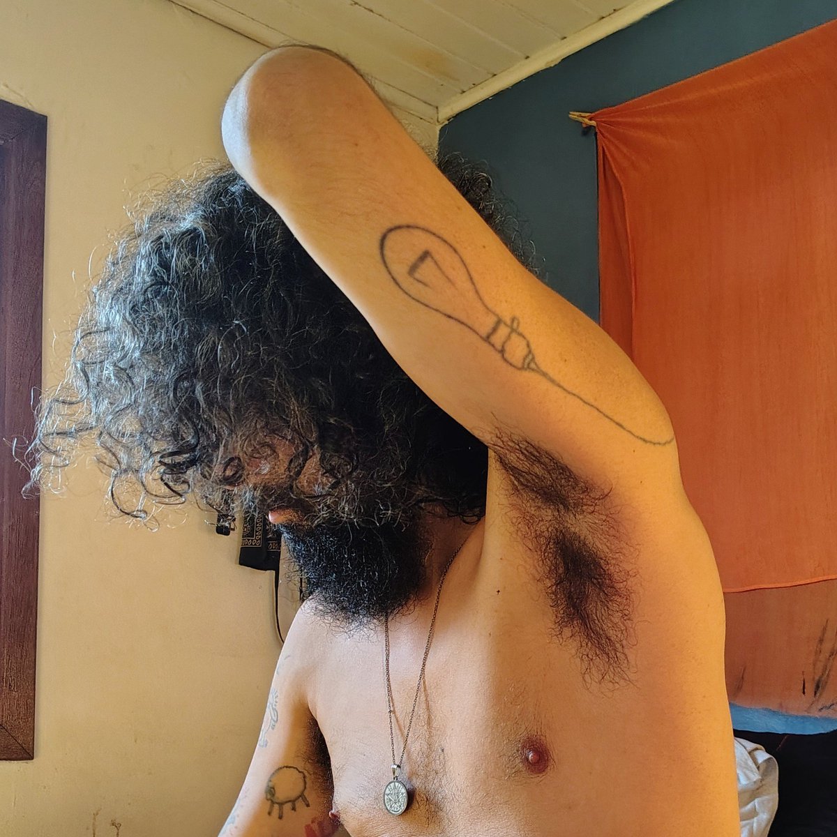 ooproprio tweet media