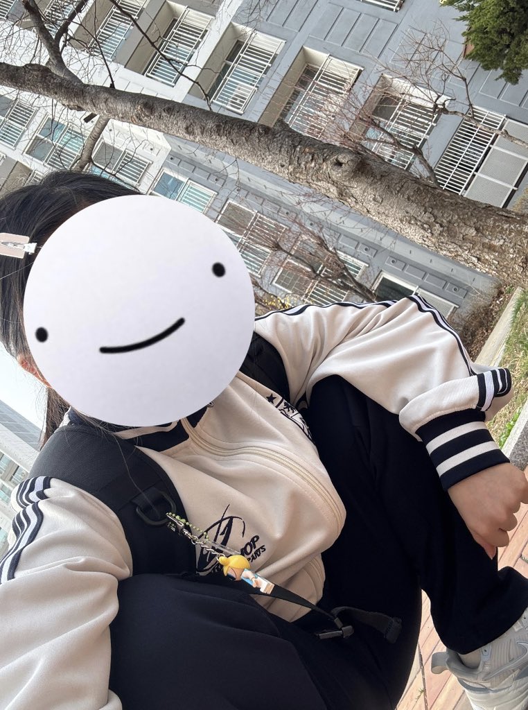 김이조 tweet media