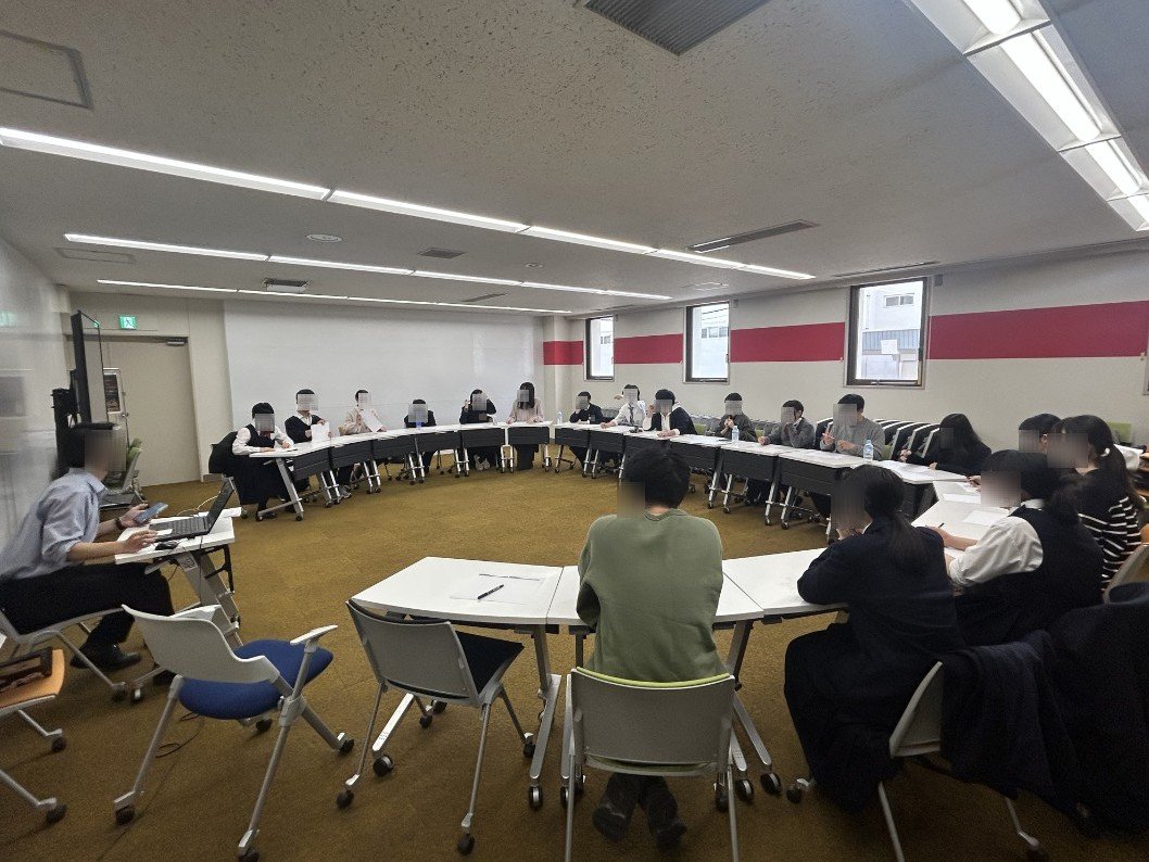 bunkyoshelf's tweet photo. 3/19（木）に日出学園文藝部さんと交流会を行いました！
｢激論！朝までそれ正解｣と｢川柳穴埋めクイズ｣の2つの企画をしました。
個性あふれる回答がたくさん出てきて面白かったです。中にはインパクトが強すぎる回答もありました✨ https://t.co/wiU0doa8Ln
