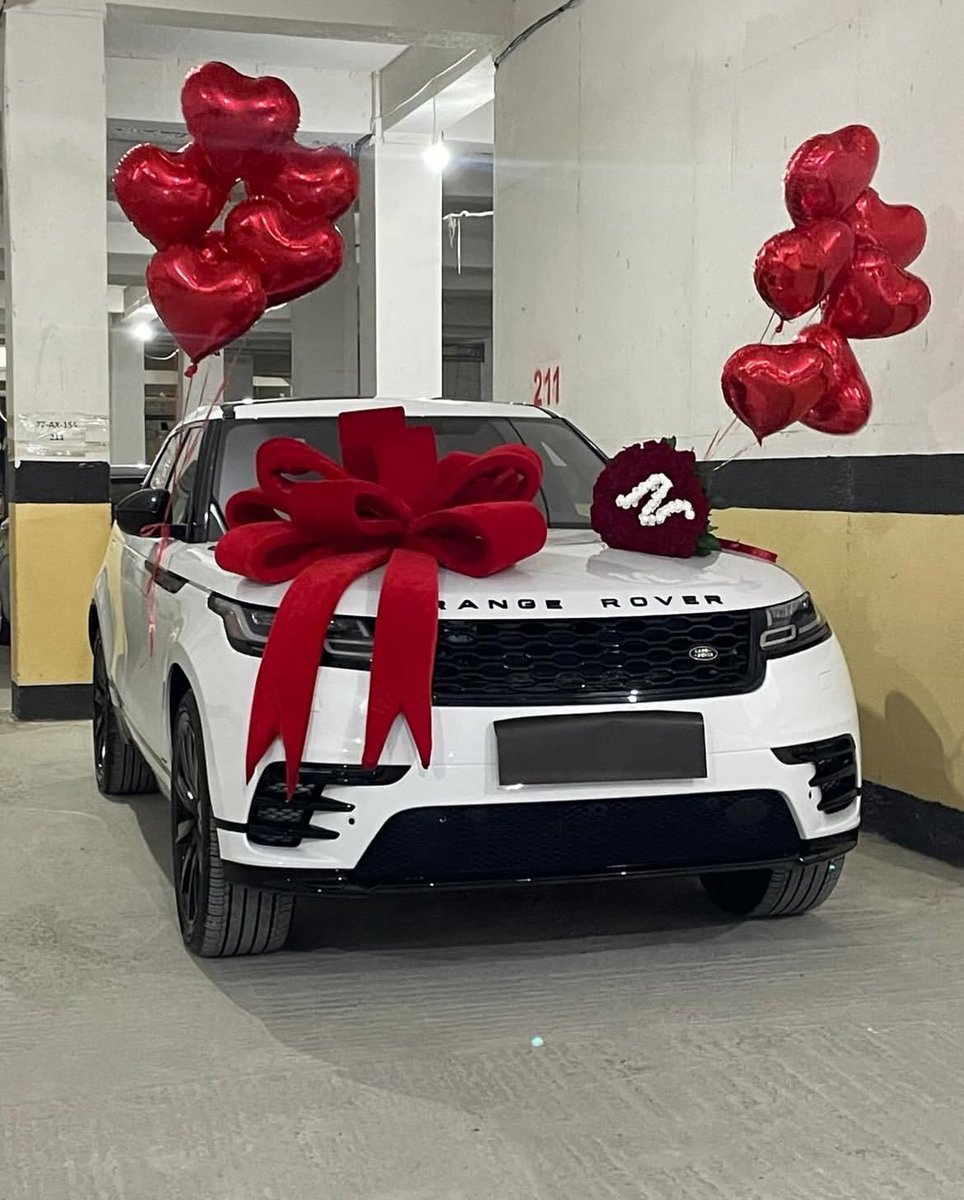 Edward_show1's tweet image. We sell fresh beautiful flowers bouquets and do car decorations at very affordable price!! 

For inquiries please call 📞 0705068284📞
#FridayFirstClass