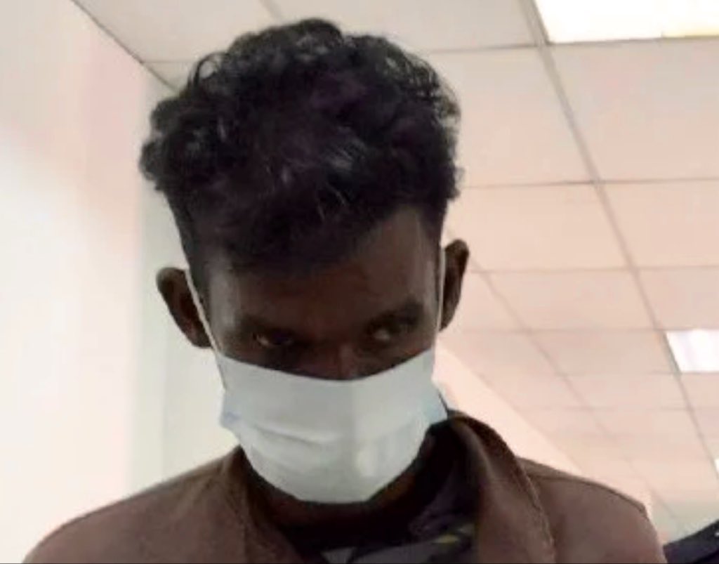 ForAzhar00's tweet photo. Ouh kalau melayu tak censored muka

Kalau keling censored muka untuk menjaga sensitivity KELING https://t.co/uaxNf0tY6a