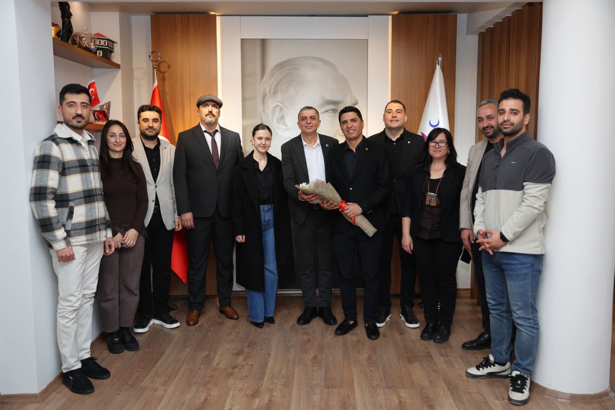 26 Mart 2026 tarihinde Yön. Kur. Üyelerimiz Şehzadeler Belediye Başkanı Hakan ŞİMŞEK'İ makamında ziyaret ettiler. Ziyarete Şube Başkanımız Gökhan DÜRGEN, 2. Başkan Onur BİLGİN, Sekreter üye Buse BOZKAPLAN AKMAN ile Yön. Kur. Üyelerimiz Ahmet Ali KUMANLIOĞLU ve Mesut ASLAN katıldı