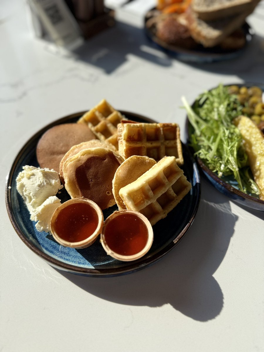 Demeter112 tweet media