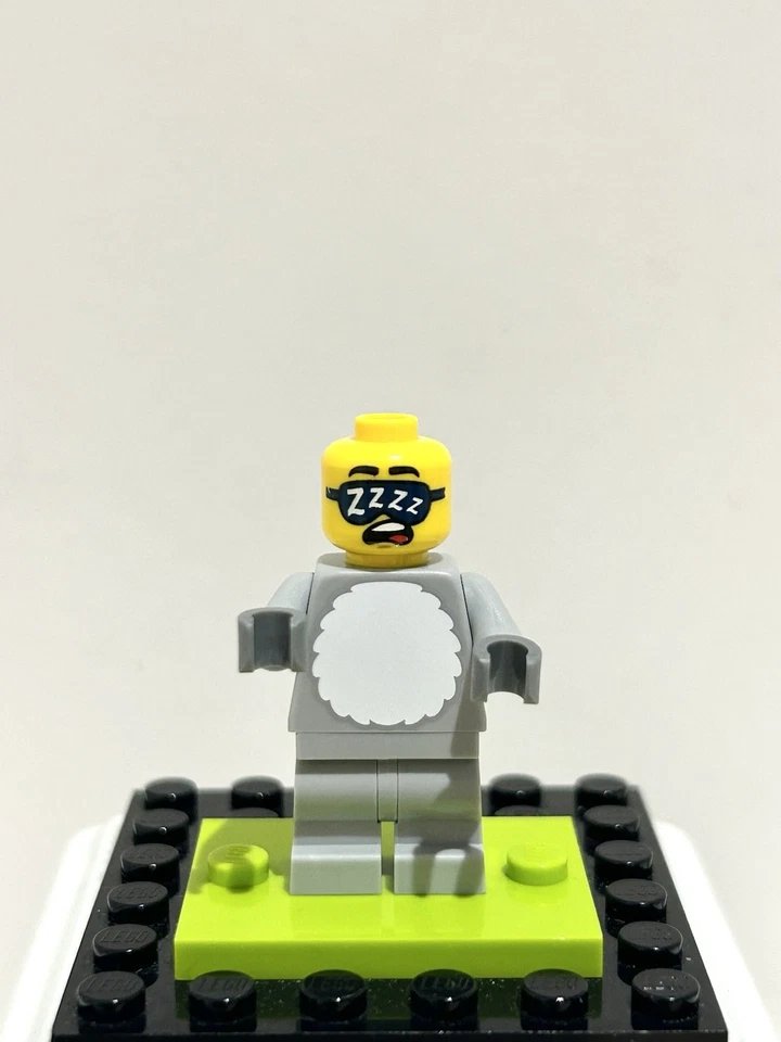 infinitybricks8's tweet image. Simply "un-bear-ably" cute! Who can resist a tiny koala looking for a eucalyptus branch? 🐨

#LEGO #LEGOminifigures #LEGOcollection #LEGOcommunity #LEGOaddictAFOL #LEGOreseller #LEGOforsale #Koala #Series28 #CMF #LegoCollector #ToyPhotography