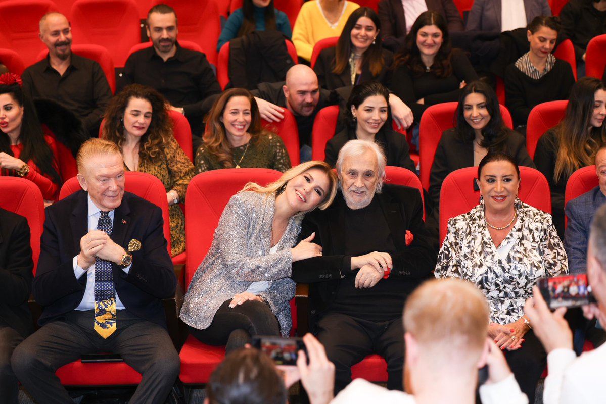 Gülben Ergen tweet media