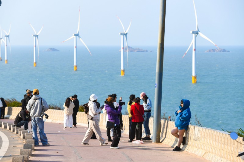 HolaFujian's tweet image. Spring in Pingtan 🌊! Ditch the hustle, walk barefoot on soft beaches, sip coffee with sea views, and chase sunsets with wind turbines. Pure coastal relaxation you can’t miss! 😍

en.ptnet.cn/content/2026-0…
#PingtanIsland #SpringGetaway #CoastalBliss #RelaxingVibes #SeaViewCafé