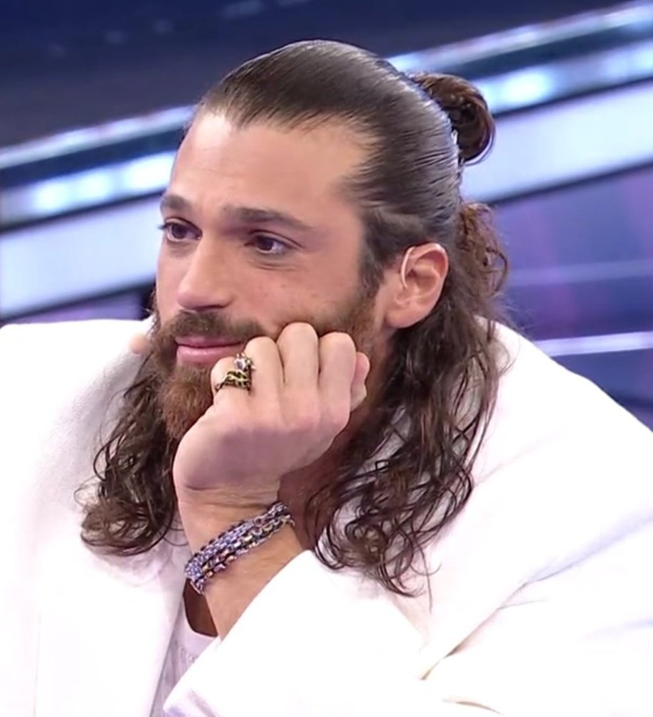 Buenos días.  🌬️🍀

#CanYaman♡