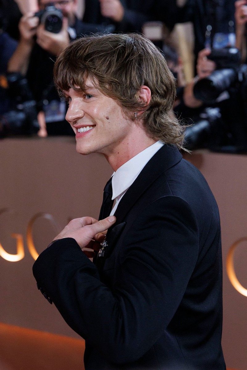 valentine ☆ ‧₊˚ tweet media