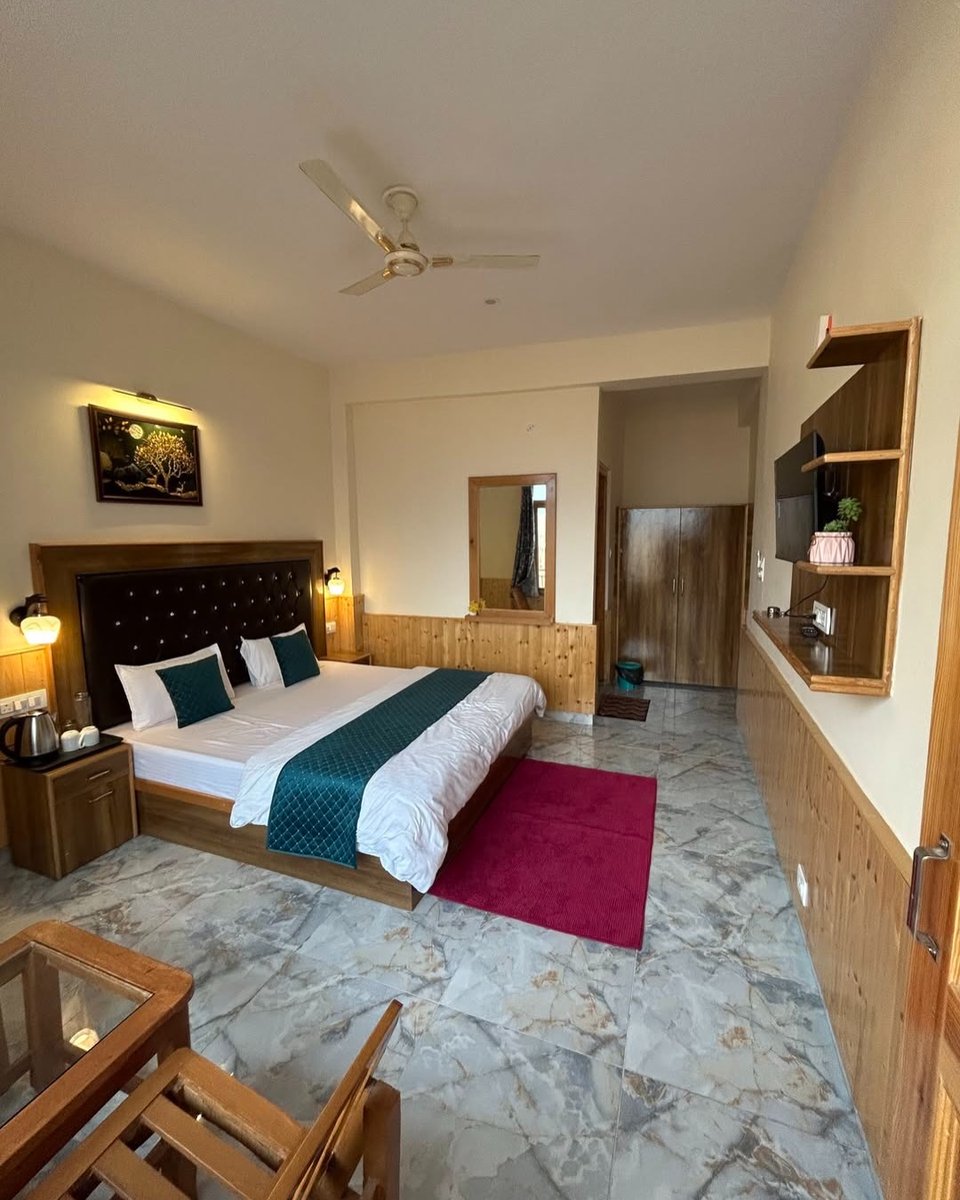 SoilVilla's tweet photo. Baccha hai tu… 😏
Luxury stay kya hota hai pata hi nahi tujhe!
Aaja bhai, Soil Villa Manali le chalte hain…
phir boliyo – ‘ab main bada ho gaya hoon’

Tag that friend jo abhi bhi “budget trip” pe atka hua hai 😂👇

#manalimemes #travelvibes #luxurylife #ranvirsingh #dhurandhar2 https://t.co/CMBdWP1tNn