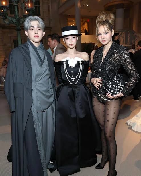 Noe - hibernating tweet media