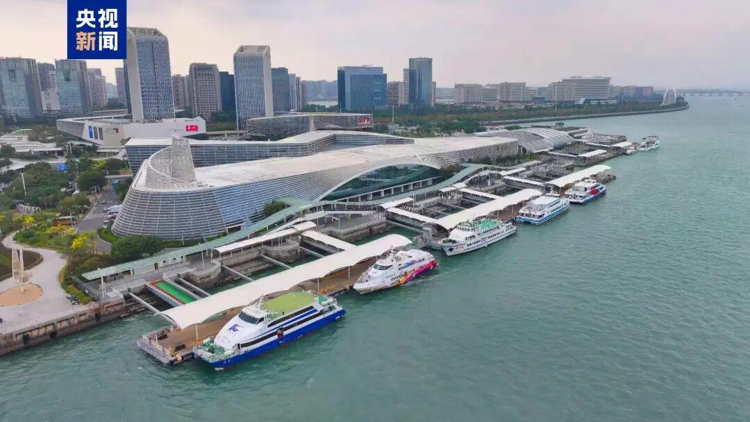 xmenglish's tweet image. First-of-its-kind smart clearance system debuts at Xiamen seaport! 🚢🤖The interactive AI-powered system—serving routes to Kinmen—enables real-time biometric identity verification, streamlining check-in, ticketing, inspection, boarding &amp;amp; vessel info. 🇨🇳⚓ #Xiamen #SmartPort #AI