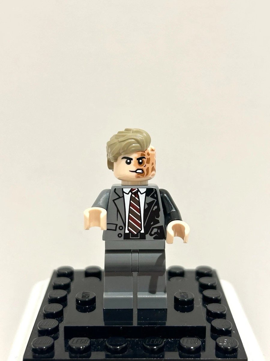 infinitybricks8's tweet image. Heads or tails? The fate of Gotham City rests on a single coin flip with Harvey Dent

#LEGO #LEGOminifigures #LEGOcollection #LEGOcommunity #LEGOaddictAFOL #LEGOreseller #LEGOforsale #Batman #TwoFace #DCComics #TheDarkKnight #LegoVillain