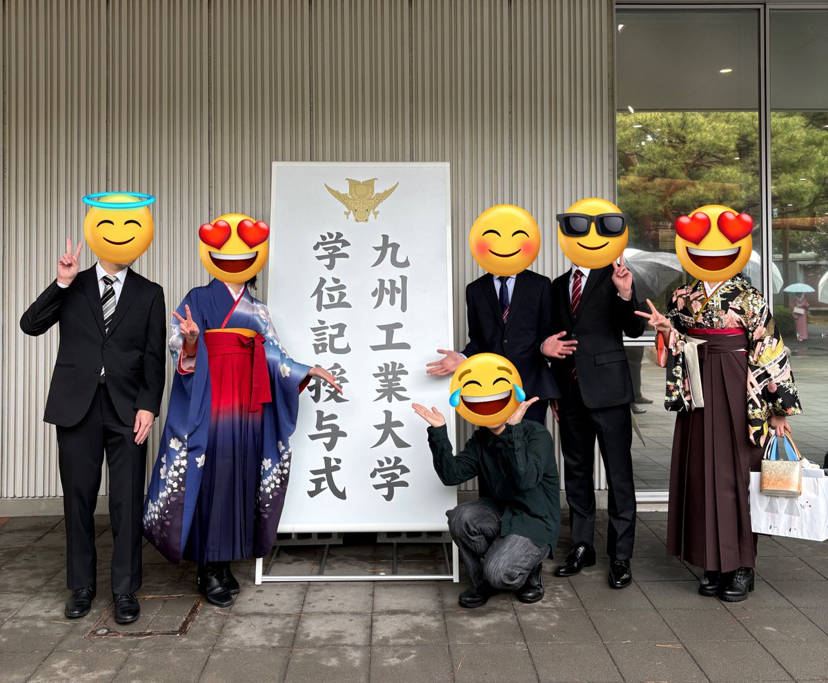 KIT_karuta's tweet photo. 先日、九州工業大学で学位授与式(卒業式)が行われました㊗️

卒業された先輩方、本当におめでとうございます🎉

卒業で離れ離れになっても、きっとまた会いましょう

いつでも戻ってきてくださいね🫶

#春から九工大 https://t.co/cUeoLkMrVU