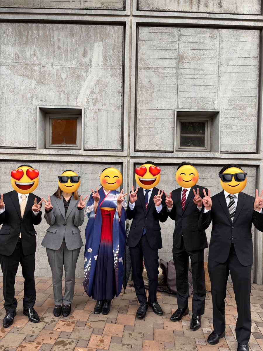 KIT_karuta's tweet photo. 先日、九州工業大学で学位授与式(卒業式)が行われました㊗️

卒業された先輩方、本当におめでとうございます🎉

卒業で離れ離れになっても、きっとまた会いましょう

いつでも戻ってきてくださいね🫶

#春から九工大 https://t.co/cUeoLkMrVU