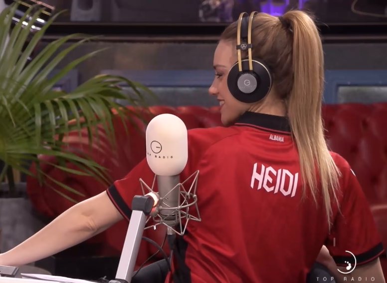 anna131324's tweet image. Sepse Heidi është ndryshe, ajo e vesh bluzën si mbështetje pas humbjes.♥️🖤#heidibaci #wakeup #shqiperi