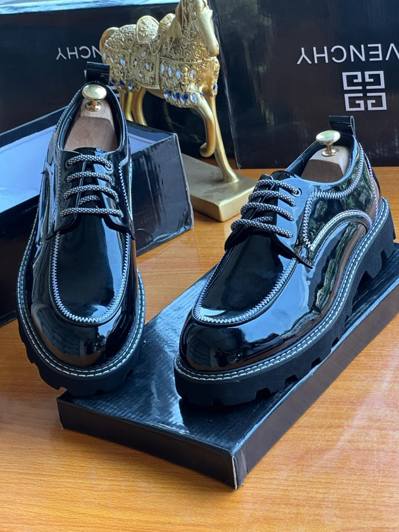 OLUWADAMILOLA {FOOTWEAR'S VENDOR} tweet media