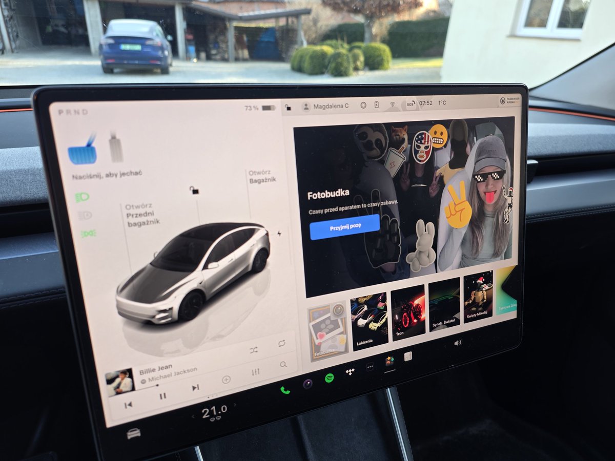 DforDesign tweet media