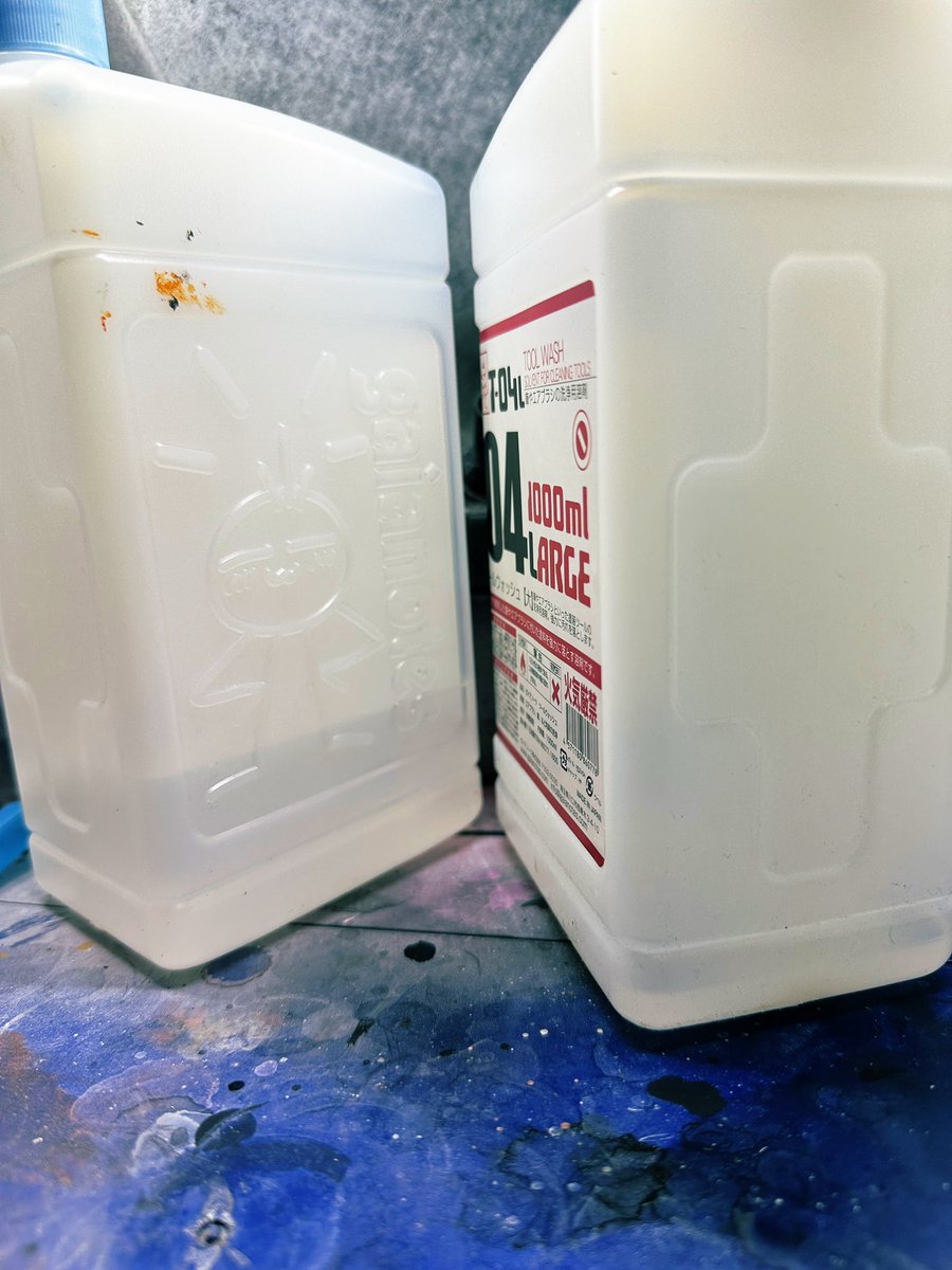 うすめ液は余裕あるけどツールウォッシュはもう足らんなという事で模型屋に
溶剤の在庫は平時と変わらずライディラとルルチェ（リリーウエア）もあったけどそのうち作るから！で買い足していくと積みが増え続けるから今回は縁がなかったという事でスルー
いつか余裕のある時に会おうね…