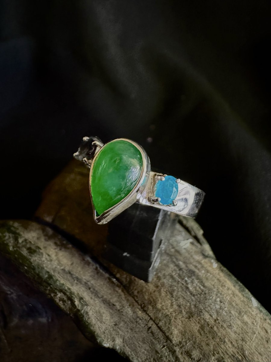 ARMSsilverworks's tweet image. オーダー頂いた、ヒスイとアレキサンドライトとパライバトルマリンのリングが出来上がりました😅
#ARMS
#手作り
armssilver.com