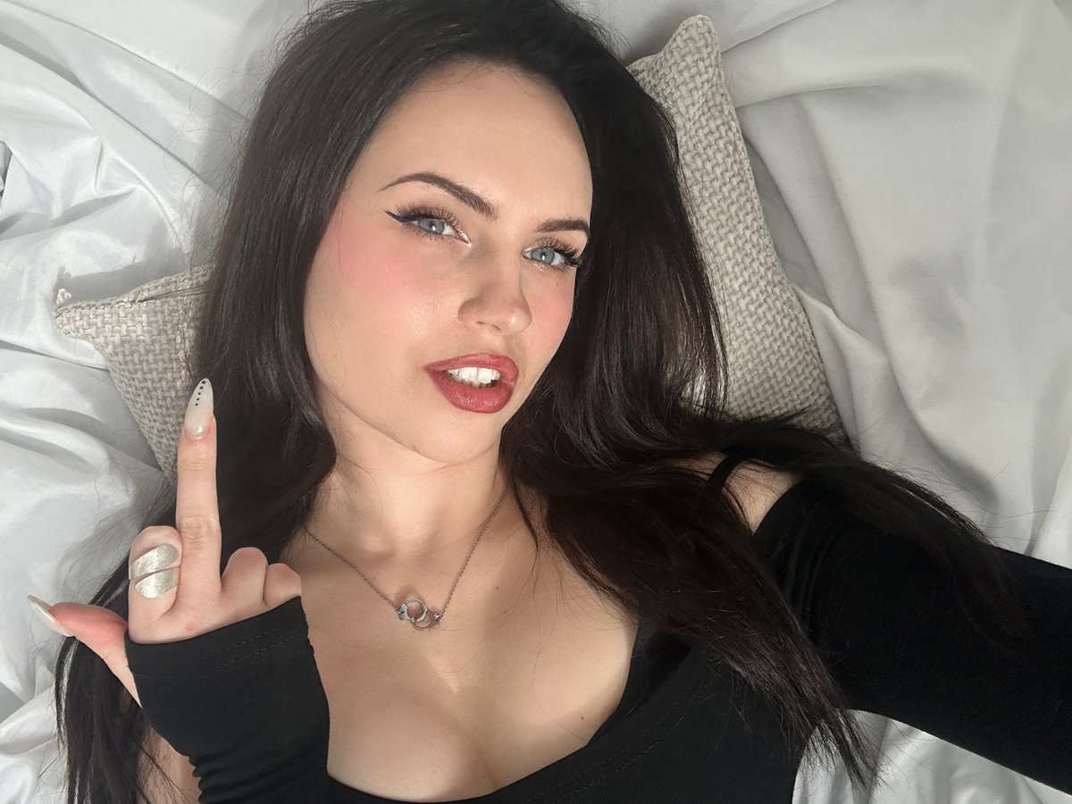 Goddess Jennifer tweet media