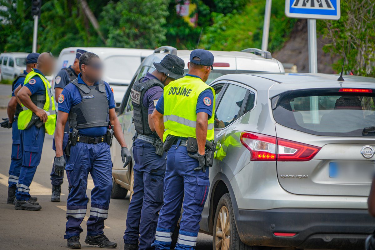 Police Nationale 976 tweet media