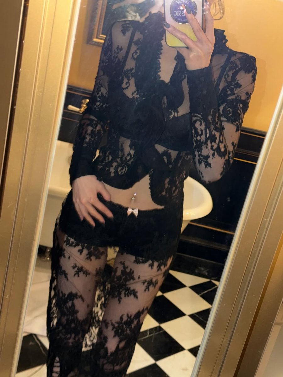 Oh my God Jeon Somi 🖤