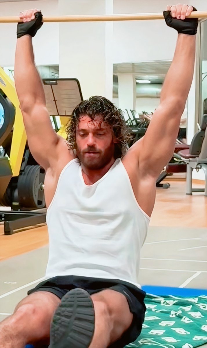 Buen Viernes YAMANAS 
✨️💙✨️💙💙✨️💙✨️

"No hace falta un guion
ni ninguna luz, este chico hermoso llamado Can,
carga con su brillo, 
su propia cruz."

#CanYaman
#ElTurco  
#Sandokan
