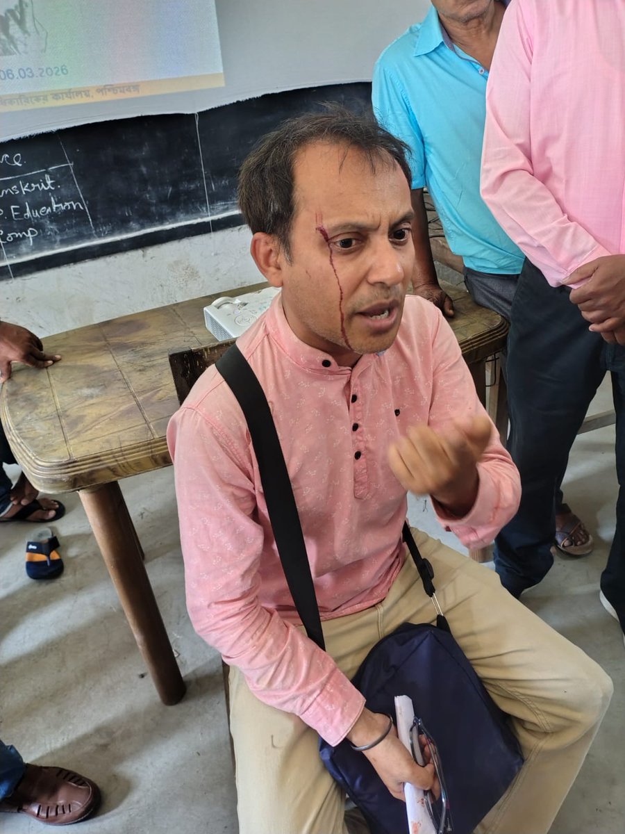 rajarshi_14397's tweet photo. We strongly protest against the unwarranted attack on our poll worker Saikat Chatterjee. We would like to draw the attention of the Election Commission to the matter.ট্রেনিং স্কুল
রানাঘাট দেবনাথ ইনস্টিটিউশন ফর বয়স, রানাঘাট ,নদীয়া।
#ElectionCommissioner
#amitshahinloksabha https://t.co/CUXXEtXQh1