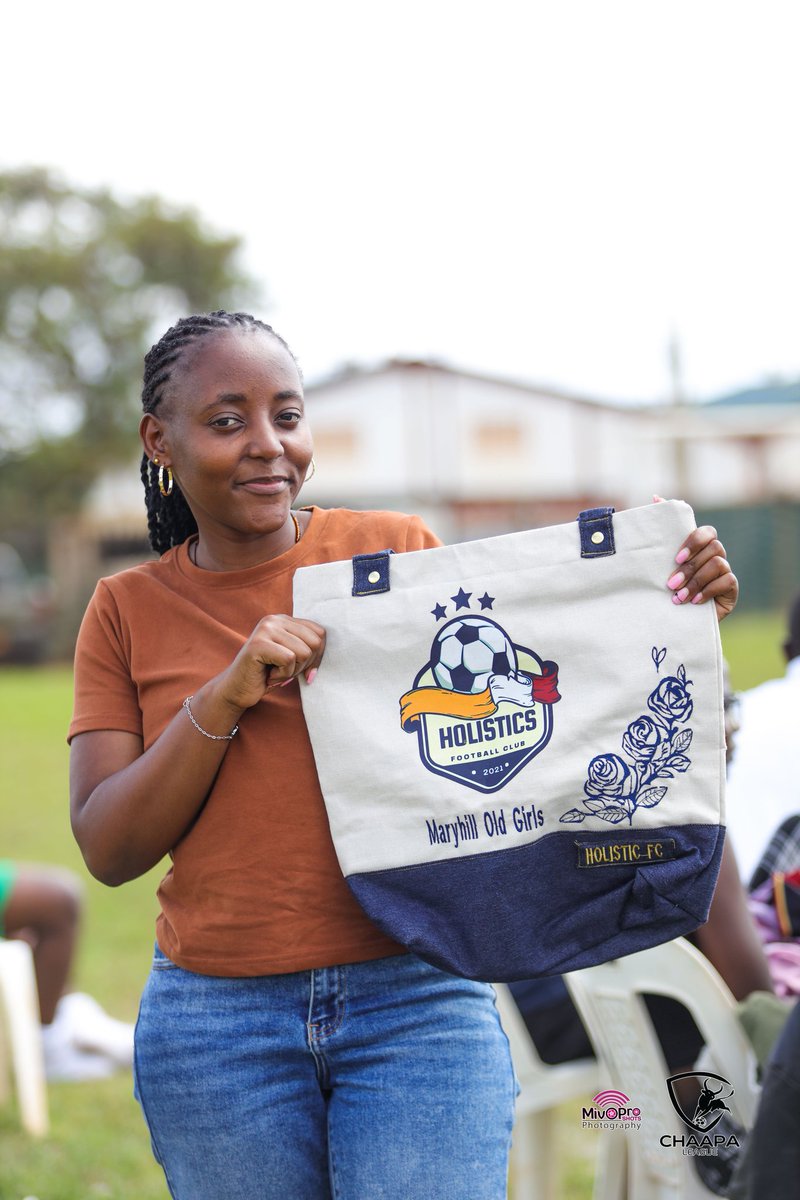 holisticsfc's tweet image. Get ready to turn heads with our team tote bag! Functional, fashionable and a great way to show your support 🥰
#fridaymood