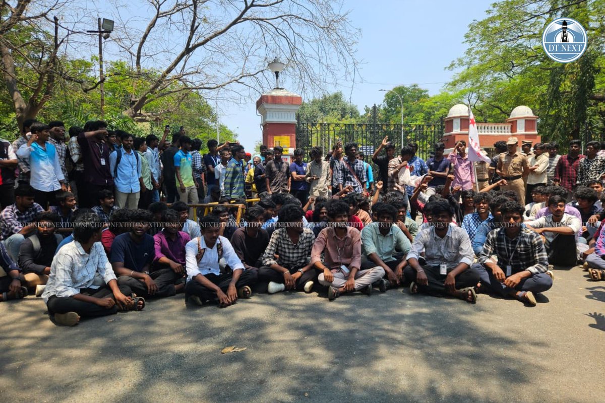 dt_next's tweet image. Students of the College of Engineering, Anna University, protest on campus on Friday (March 28), demanding the suspension of a professor accused of sexual harassment and an independent inquiry into the complaints. 

📷 @arunprasath34_ 

#DTNext #Chennai #AnnaUniversity #Crime