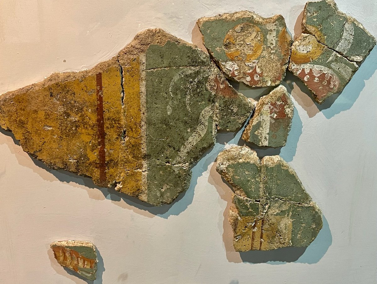 KPW1453's tweet photo. 1st century fresco fragments from Fishbourne Roman Palace, near Chichester in Sussex. 📸 My own. #FrescoFriday #RomanBritain #Fishbourne https://t.co/L3akS2YAAT