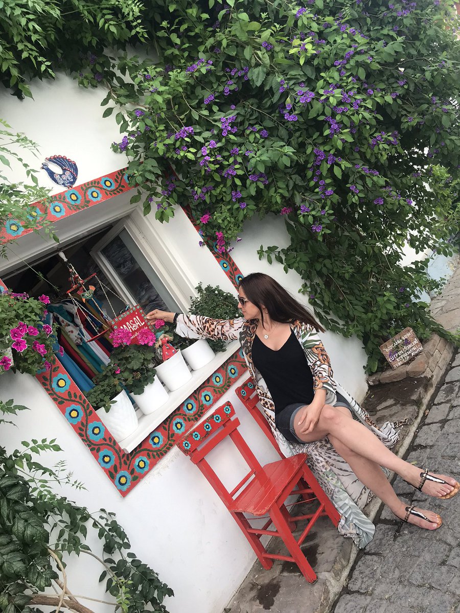 hatunonder1's tweet photo. Her şeyin hayalimdeki kadar güzel olduğu o şahane günden💜💚❤️ https://t.co/uPomgPRDo3