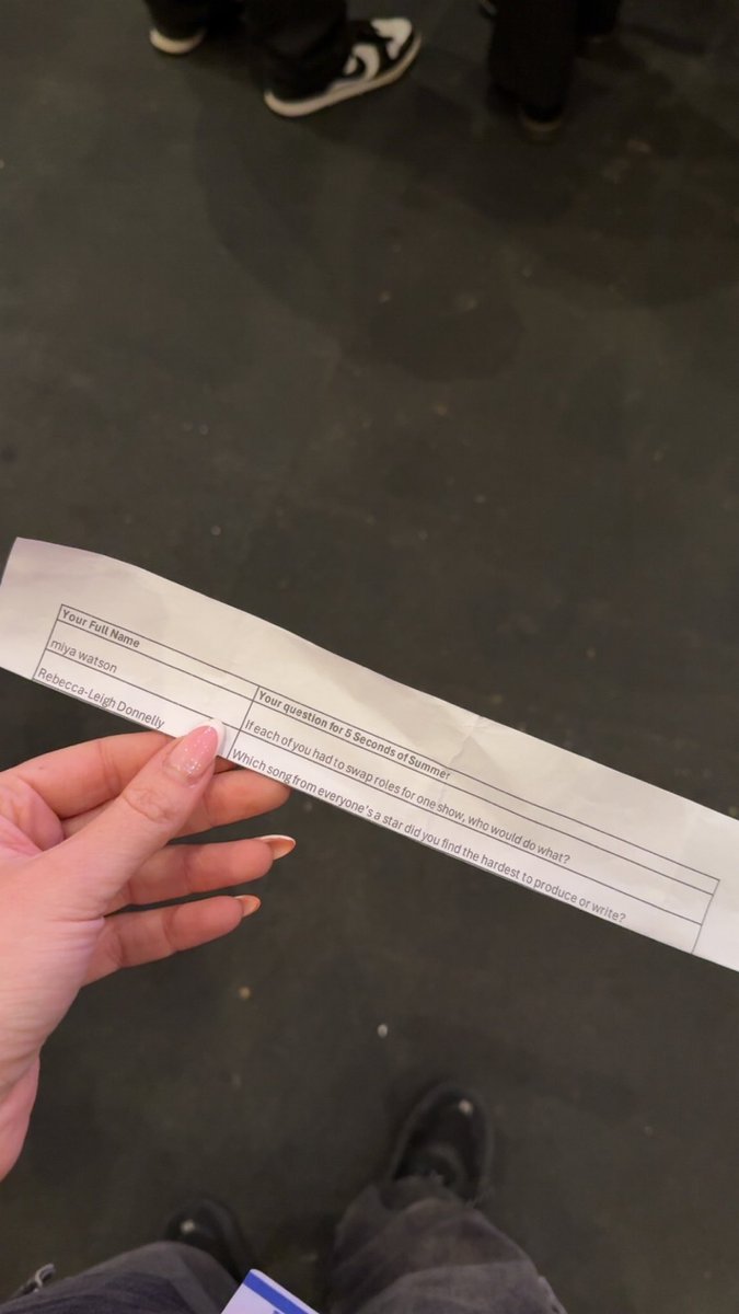 rebecca-leigh MET 5SOS tweet media