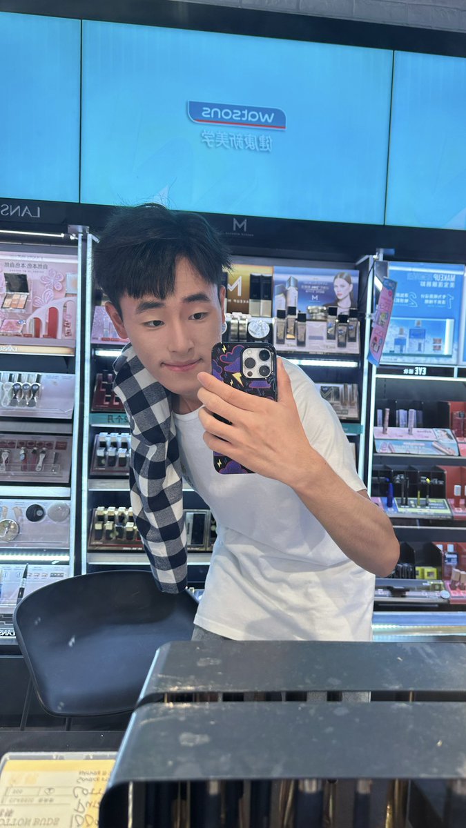Yushi7766's tweet photo. 刚才打游戏一直输 看到你之后几把都赢了
#男高 #top #1s https://t.co/ShHf2Jzsbk