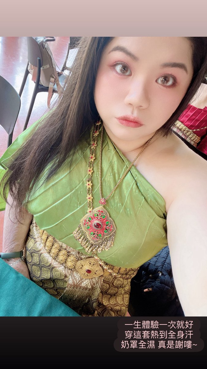 ShiagShiang0806's tweet image. 泰國🇹🇭傳統服飾
一生有體驗到一次就好
穿上又悶又熱
穿完全身汗
真沒在開玩笑 
內衣直接全濕透 
乳香四溢的內衣～

#泰國🇹🇭
#Day3