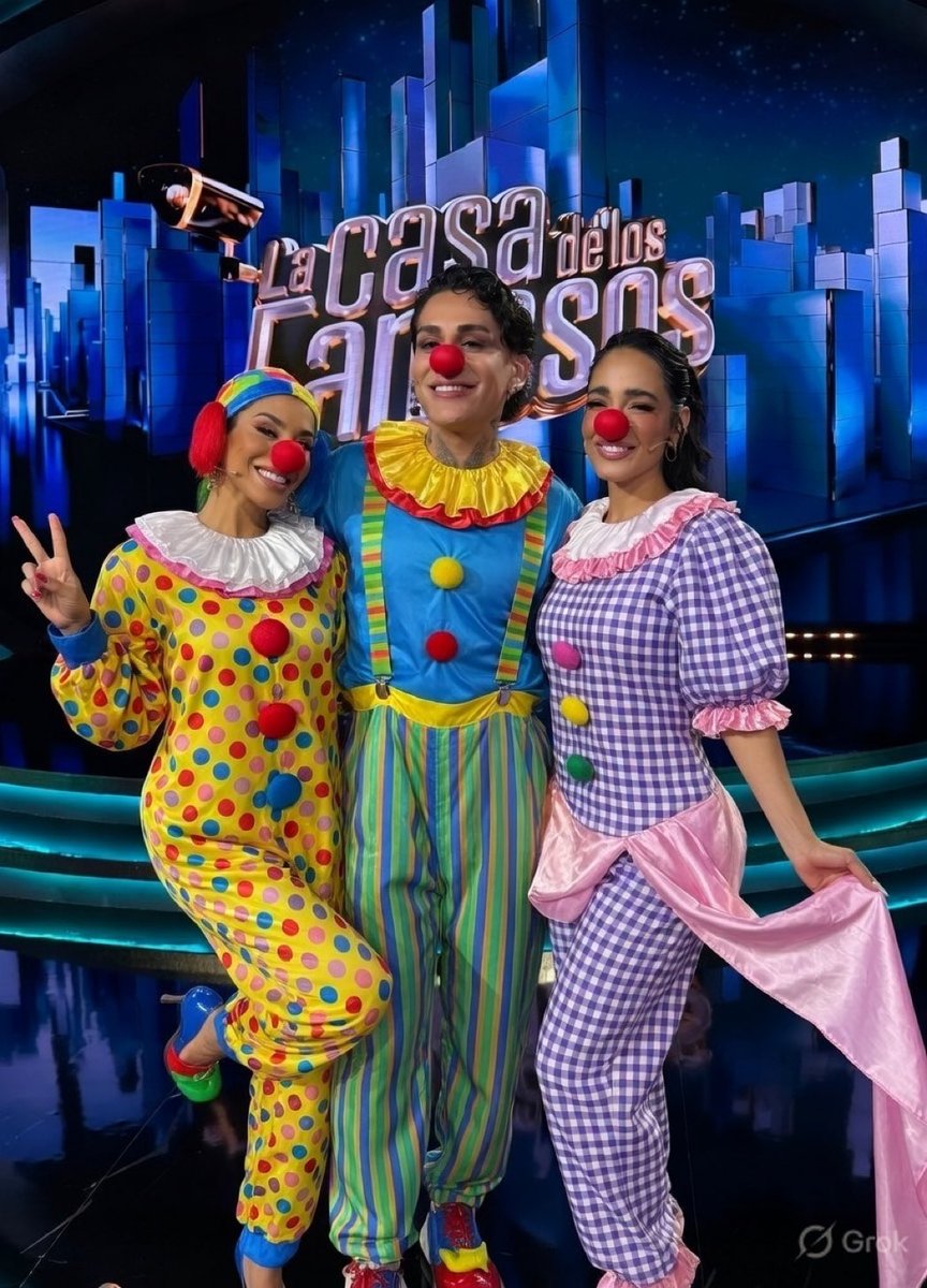 div4disciplin4's tweet photo. “Somos los reyes de los realities, damos contenido todo el día y nuestro gran público nos apoyó y llegamos a la final”

🤡🤡🤡🤡🤡 payasos ardidos con la realidad alterada es lo que son 
#LCDLF6 https://t.co/egc4pViDci
