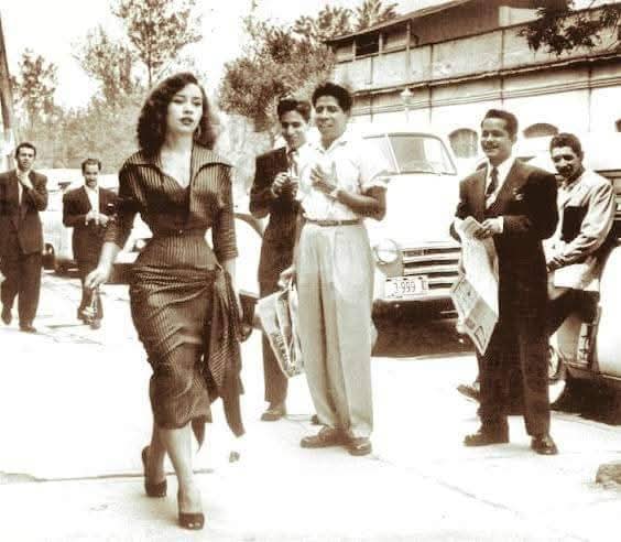 litundunya's tweet photo. 1950.

A beautiful lady distracts men who were reading newspapers.
ODM sg sg ni yetu Ecitizen inooro Governor Ann Waiguru https://t.co/G6LNlFAbd8