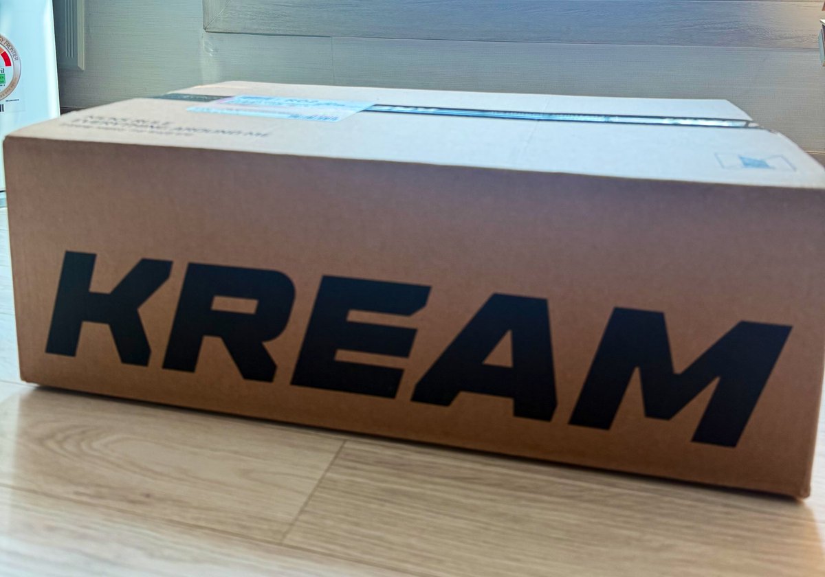 발이 너무커서 매번 웃돈 더주고
크림으로만 신발사는 남편어떤데
왕발이라 신발장에도 안들어가서 
옆으로 한짝식 한칸에 넣는거 어떰?
매장가도 잘 없고 
인터넷으로 구매하려면 늘 품절임🤣🤣

발가락 대충 오므려서 신고다니라 해야겠는걸

✅신발정보 : 뉴발란스 1906A
 
#뉴발란스 #1906A