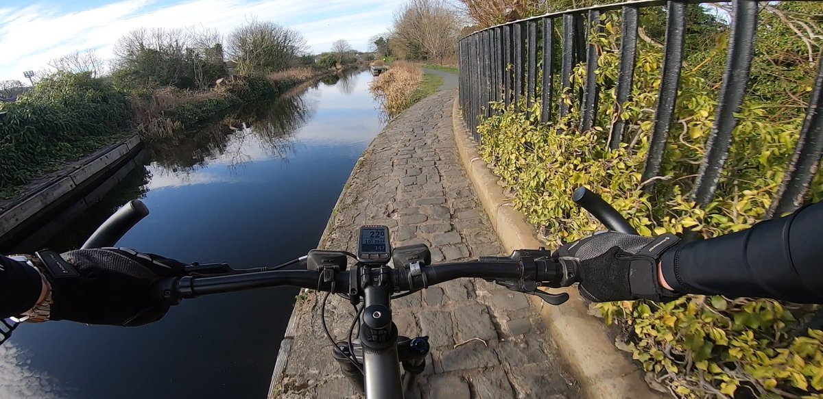 M_Hartl's tweet image. Bright morning in #WardieBay: today: #CyclingToWork; #admin; #meetings; #amwriting #lifeofanacademic markhartl.hw.ac.uk