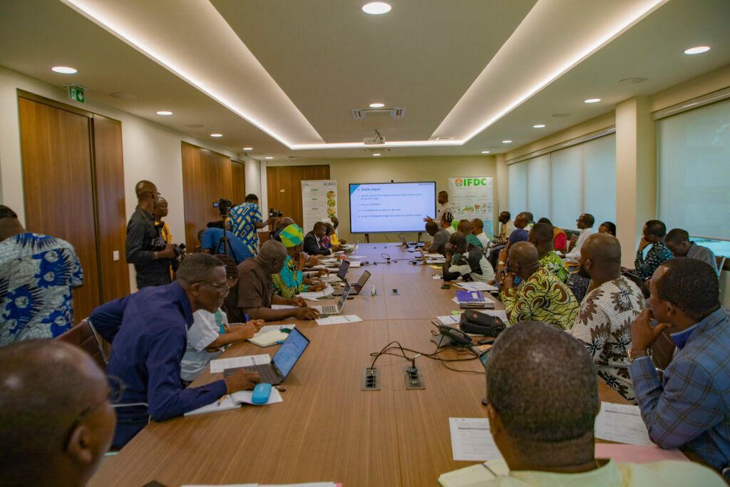 IFDCGlobal's tweet image. “When our soils regain their balance, our harvests bring hope, and our communities grow stronger.”

IFDC’s latest work in #Benin uses #soil mapping and field trials to deliver better #fertilizer recommendations and boost sustainable #farming.

Read more: buff.ly/Eb9fipp