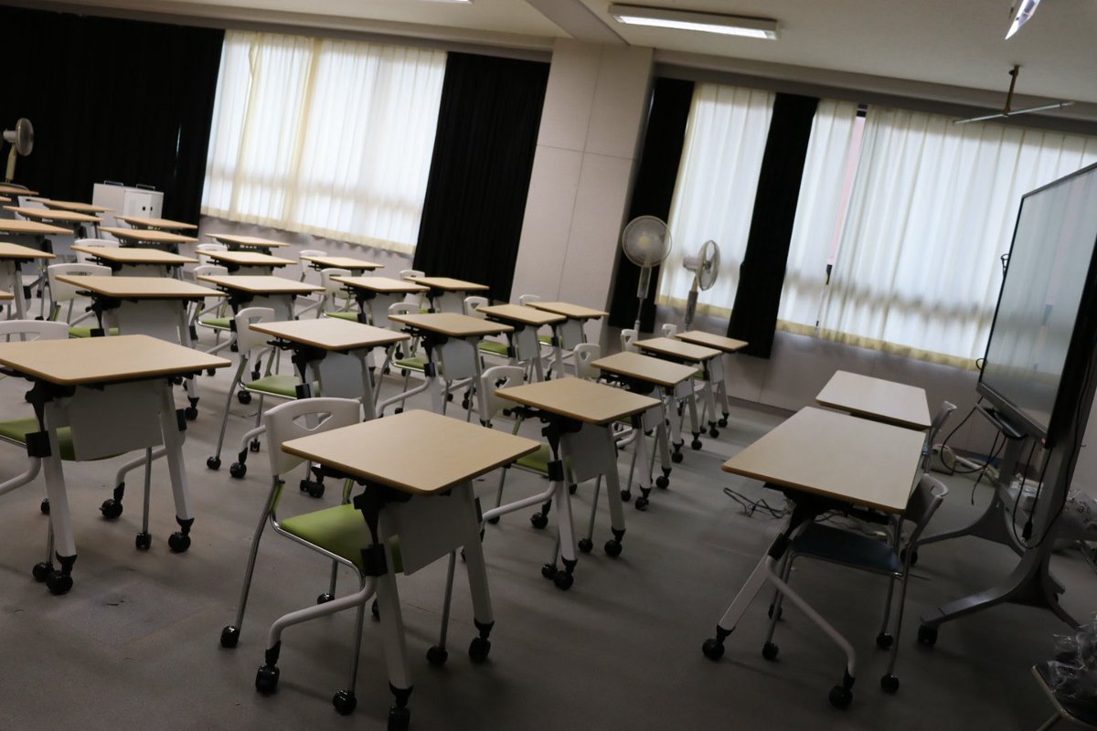 おしゃれ教室　いいにおい LL教室 も魅力化向上に向けて、設備が変わり始めています。対話型に机