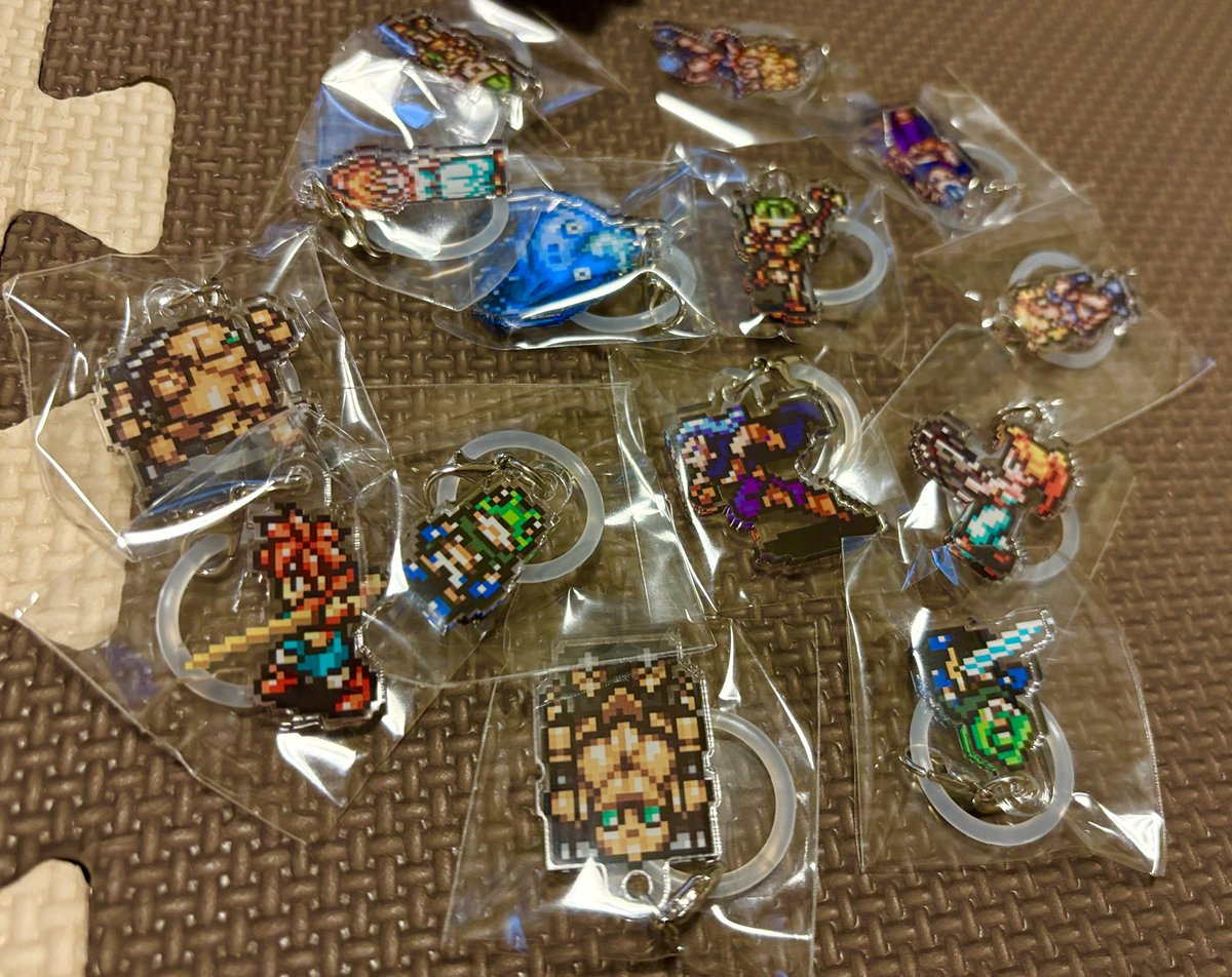 やっとクロノのアクリルブロック飾りました✨100均ディズプレイグッズ