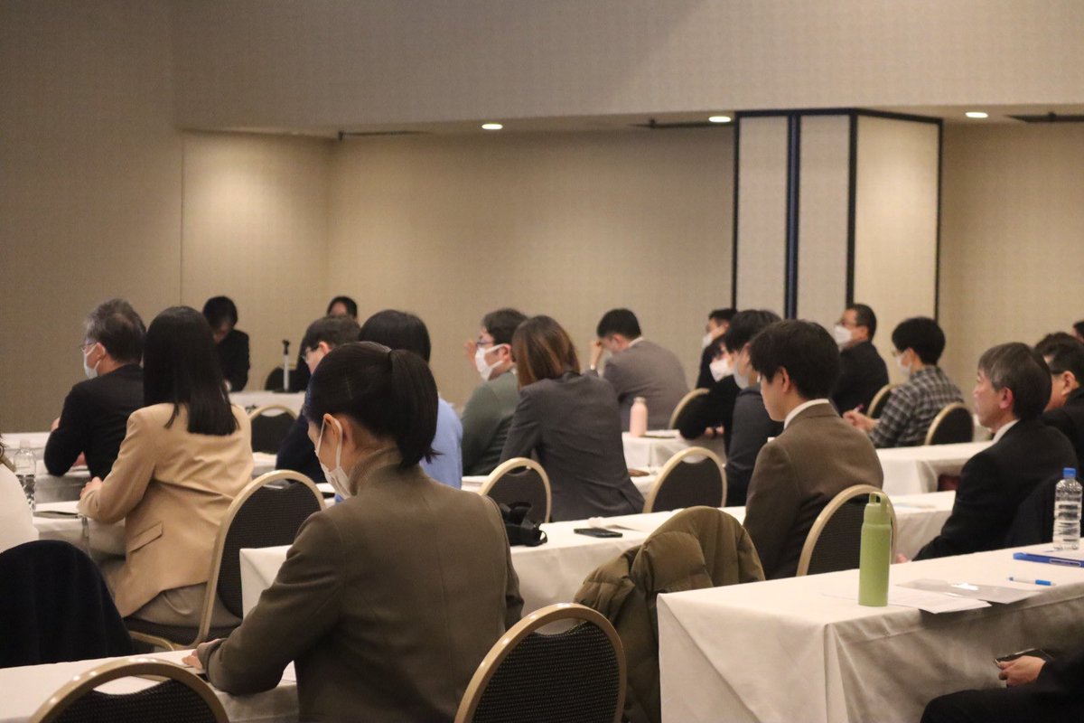 Cent_Pharm1033's tweet photo. 2年目薬剤師として、旭川薬剤師会合同フォーラムに参加し、「心不全フォローアップ」ついて発表しました。このようなことは苦手でしたが、先輩方のご指導を仰ぎ、試行錯誤を重ねて当日を迎えました。その結果、光栄にも優秀演題賞頂き、大きな自信を得るとともに、貴重な経験を���むことができました。 https://t.co/r4lGybGMLO