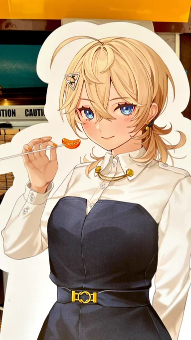 ベースストリートさんにも行きましたよ!もう今食べながらこのツイートを作っています!美味しい!タスカルーサ!すき!!シールは榧ちゃん。かわいい。孫かも。
