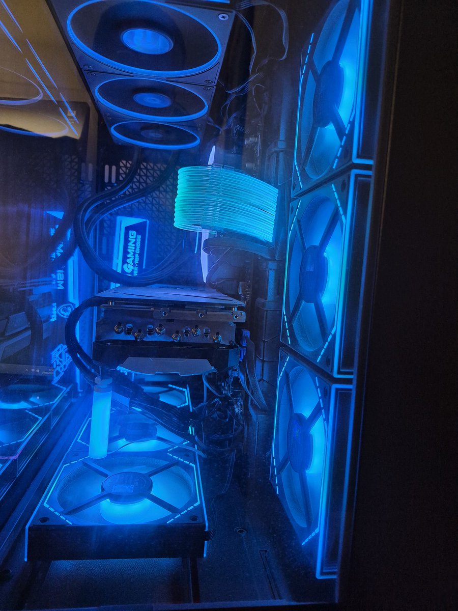 PC_IS_KING🤴 tweet media