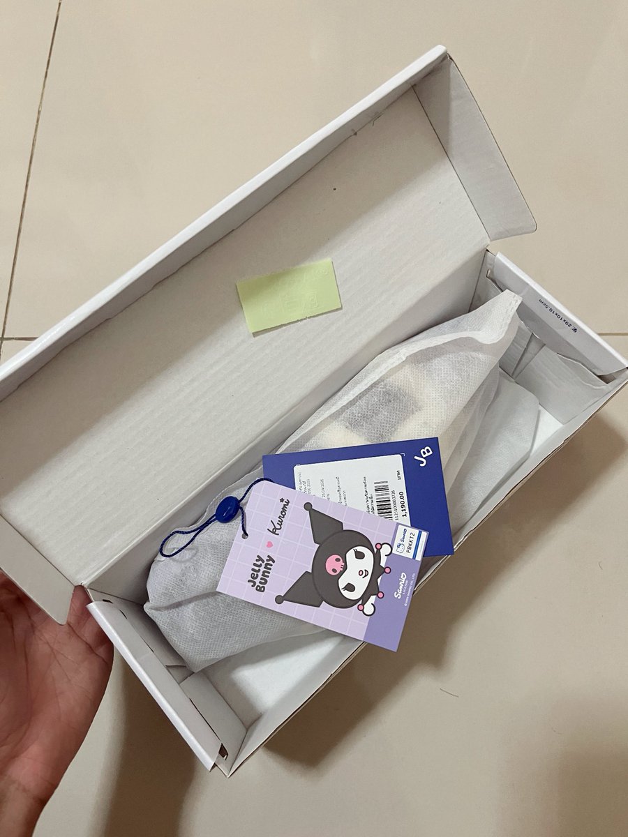 youngcaut's tweet photo. ส่งต่อ  #jellybunny แท้ 100% จาก shop 
price 450 ฿ ส่งฟรี 
𐔌՞꜆.  ̫.꜀՞𐦯 :  พร้อมโอน 400 ฿ ♡ ส่งฟรี

(มีกล่องพร้อมป้ายแท็ค ! 🧘🏻‍♀️🍀)
—-> ทักดูเพิ่มเติมได้
#ส่งต่อjellybunny #jellybunny #โล้ะตู้ #sanrio #รองเท้ามือสอง #รองเท้า #มือสอง https://t.co/ymlhlEKFBL