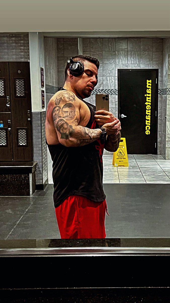 Ghambit's tweet photo. 💪🏽😤 https://t.co/cIdFMbtObs